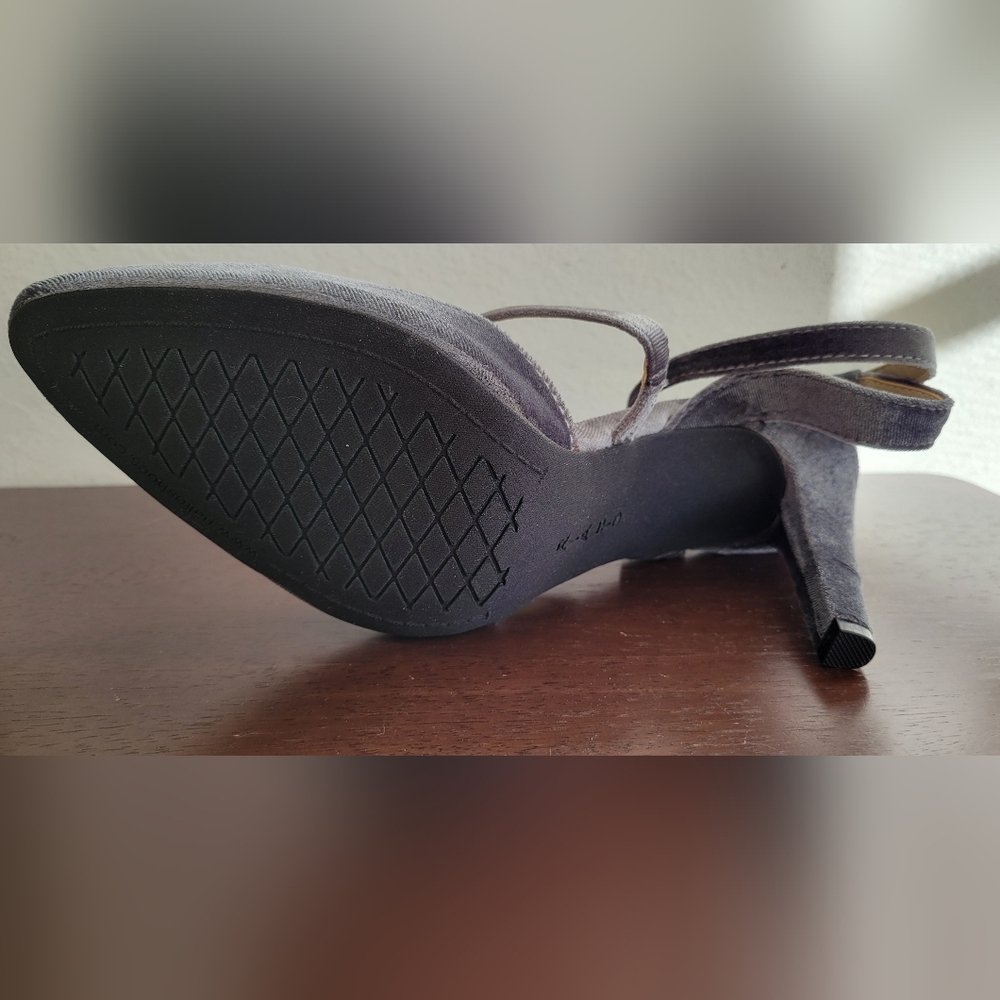 Rialto Women's Elegant Gray Heels - Picture 6 of 12